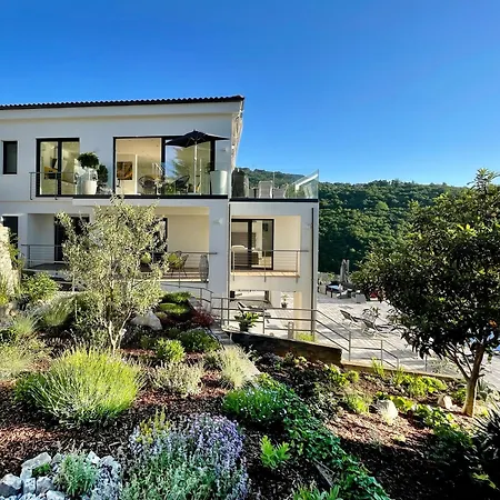 White Pearl Luxury With Pool And Sea View *