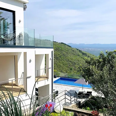 White Pearl Luxury With Pool And Sea View