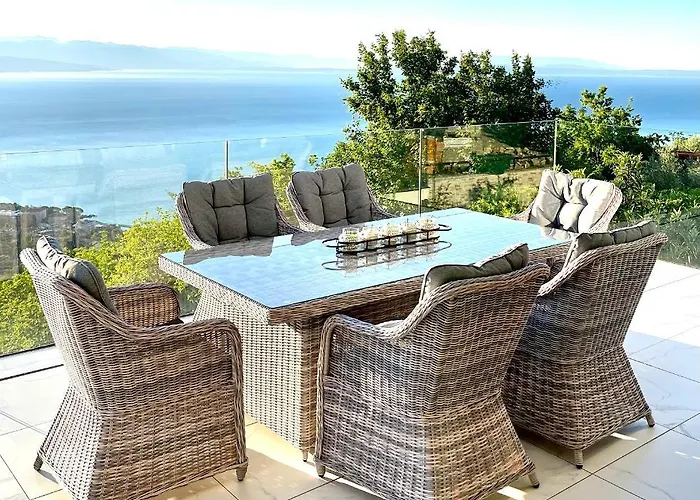 White Pearl Luxury With Pool And Sea View Abbazia