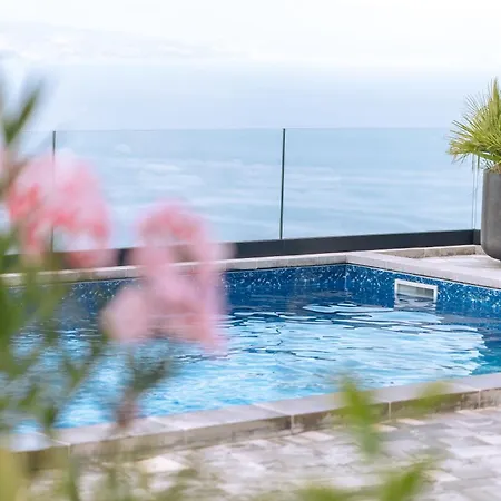 White Pearl Luxury With Pool And Sea View * أوباتيا