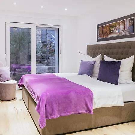 White Pearl Luxury With Pool And Sea View أوباتيا