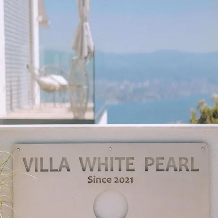 White Pearl Luxury With Pool And Sea View أوباتيا