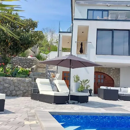 White Pearl Luxury With Pool And Sea View فيلة *