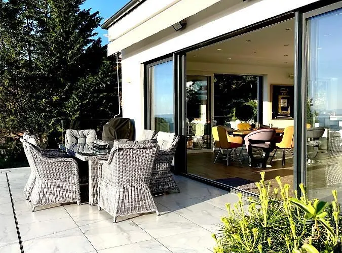 White Pearl Luxury With Pool And Sea View 奥帕提亚
