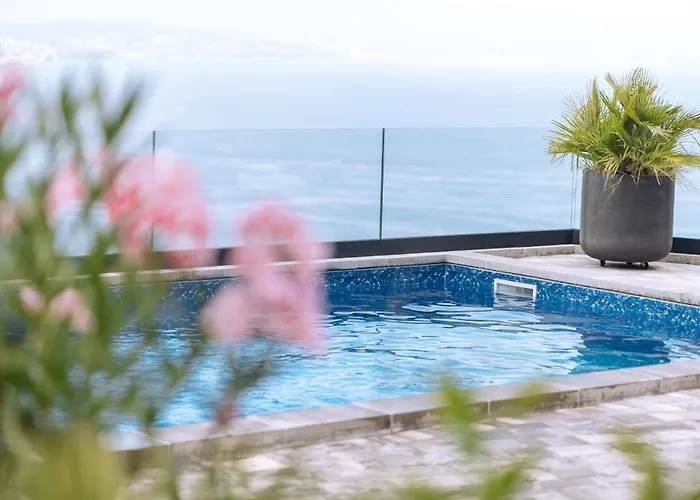 White Pearl Luxury With Pool And Sea View * 奥帕提亚