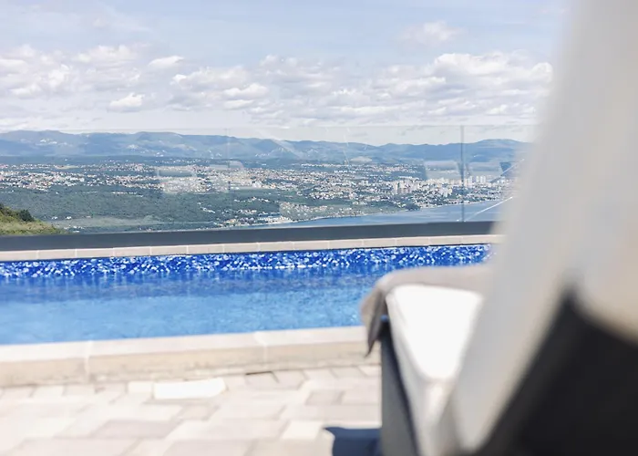 White Pearl Luxury With Pool And Sea View * 奥帕提亚